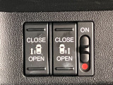 【リア両側パワースライドドア】リモコンなどで自動開閉。Hondaスマートキーを携帯していれば、軽い力で解錠とドアオープンが行えます。半ドア状態まで閉めると、自動的に全閉する機能付き。