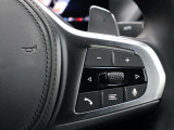ドライバーが自然に手を伸ばせる位置に配置された各種操作スイッチ。質感の高い素材と精緻なデザインが調和し操作するたびにBMWならではの拘りを感じさせます。走りに集中出来る機能性と上質さをお感じ頂けます。