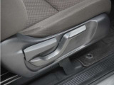 ◆シートハイトアジャスター◆運転席を上下に高さ調節ができます!運転ポジションを体格に合わせてシート調整できます。