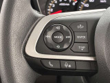 運転中、オーディオの操作をしてて、ハッとしたことはありませんか?ステアリングスイッチは、運転中でもハンドルでオーディオの操作が可能です。安全なドライブをサポートします。