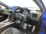 FSPORT専用本革スポーツシート。快適で操作性の良い運転の基本は、シートポジションです。