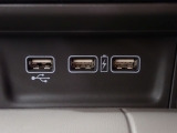 USBつなげられます♪充電などお役にたちますよ!!