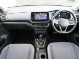 シンプルなデザインと一目でわかるスイッチの配置はPeoples Car=みんなの車という考えの現れです。各スイッチにはバックライトもついており、夜間でも安全に操作して頂けます。