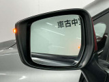 【ドアミラー鏡面】雨天時の視界を確保する親水鏡面や、夜間後続車のヘッドライトの眩しさを軽減するブルー鏡など様々な種類があります。ご希望などあれば、是非ご相談ください。