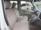 乗り降りしやすい運転席&フロアマット付き♪◎掲載後すぐに販売が決まってしまう場合もございますのでご来店前にお電話でご予約を頂ければ幸いです。