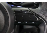 ステアリングスイッチ付きなのでオーディオの操作が手元で出来て便利ですね!
