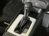 オートマチックシフトレバーは、手になじみ操作しやすい形状で安全運転にもつながります♪