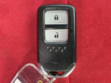 今や欠かせないアイテムとなったキーレス。もちろん付いています。直接キーを差し込まなくてもドアの施錠・開錠が出来ます。