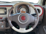 インテリアに合わせたデザインのステアリングは、運転される方のことも考え、運転しやすい形状、大きさです。是非一度、実際に触ってお確かめください。