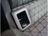 【ISOFIX】 シートと金具で強力に固定可能なISOFIXチャイルドシートに対応しており、小さなお子様の安全もしっかりと守ります。
