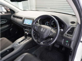 ◆視界広々で非常に運転しやすくロングドライブでも疲れを感じさせないすっきりとまとまったインパネ周りです。