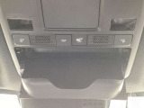 サングラスや駐車券などの小物収納に便利なオーバーヘッドコンソールを装備。手の届きやすい位置にあり、車内をすっきり保てます。