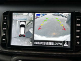 アラウンドビューモニター装備!空から見ているような映像によって不慣れな場所での車庫入れや縦列駐車等はもちろん狭い道でのすれ違いも安心♪