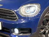 ●LEDヘッドライト:夜間走行時も良好な視界を確保し安心して運転できる高輝度LEDヘッドライトを装備!点灯速度が早く、消費電力も抑えられています。