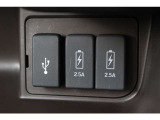 2.5AのUSB(充電)が付いており、車内でもしっかりとスマートフォン等の機器へ充電可能です♪
