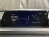 車線逸脱警報システムは、走行中にカメラで車線を検知して、自車が車線から逸脱する可能性があると判断した場合に、警報によりドライバーに通知します。