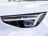 北欧神話に登場するトール神がもつハンマーをモチーフにしたT字型のポジションライトが印象的なLEDヘッドライト。一目でボルボだと認識出来ます。