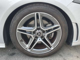 【アルミホイール】18インチのAMG5スポークアルミホイールを装着