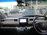 インパネ周りのお写真です。視界が広く、運転もしやすくなっております。