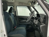 【運転席】シート周りは使用感も少なく、良好な状態となります。丁寧につかわれていたことがよくわかります。