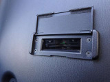 見栄えよくすっきりと収まるETC車載器です。高速道路の料金所をスムーズに通過でき、快適なドライブをサポートします。納車されたその日からすぐに遠出やロングドライブを楽しめます。