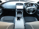 JAGUARの『XE』を認定中古車でご紹介!アダプティブクルーズ、バックカメラ、パドルシフト、衝突軽減システム、シートヒーター、18インチアルミ、スマートキー、MERIDIAN、メモリー付パワーシート