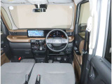 【運転席からの視界】実際に乗るとこんな感じの視界です。十分に広い視界を確保しています。