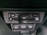ETC車載器を装備しています。高速道路の料金所もストレスなく通行できます。すっきりとしたビルトインタイプですよ。