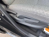 毎日過ごす運転席は要チェック。シートのへたり・擦れ、視界のイメージまで伝わる重要ポイント。