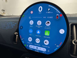 Apple CarPlayやAndroid Autoなど、スマートフォンとの連携にも対応。さまざまな機能を円形ディスプレイに集約し、快適でスマートなドライブをサポートします。