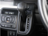 【シフトレバー】シフトもとても操作しやすいデザインになっております。運転する人の事を第一に考えた操作性の高い仕様です。