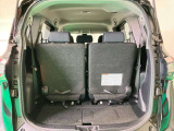 開口部を広くとり、荷物の積み下ろしが楽々★インサイドグリップにより、バックドアを閉めるときもスムーズ★