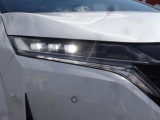 【アダプティブLEDヘッドライト】夜間走行時対向車を感知し、対向車がいるところだけ自動でハイビームの切り替えをしてくれるので、良好な視界を確保し安心して運転できます☆