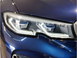 【レーザーライト】ブルーのデザインとBMW Laserのロゴにより視覚的にも個性を主張するレーザーライト。ハイビームモードを設定すると最長600mまでの距離を照射。夜間におけるドライビングの快適性を向上させます。