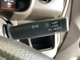 【オートライト(AUTO)】外の明るさをシステムが感知して、自動でヘッドライトが点灯します!ヘッドライトをつけ忘れを防ぐ便利機能です