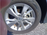 【アルミホイール】純正アルミホイール装備!足元を際立たせ、軽快な走りを演出します!印象もアップし、スタイルも引き締まります!スポーティーさの中にラグジュアリーを感じさせるデザインですね♪