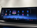 Apple CarPlayやAndroid Autoなど、スマートフォンとの連携にも対応。さまざまな機能をディスプレイに集約し、快適でスマートなドライブをサポートします。