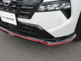 NISMO専用外装 フロントグリル :フロントバンパーロアフィニッシャー :リヤバンパーロアフィニッシャー :ドアロアフィニッシャー :NISMOエンブレム〈フロント・リヤ〉