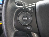 ◆オーディオリモコンスイッチ◆ハンドルにスイッチが装備されてます。視点をそらすことなく、ボリューム調整・オーディオソース切替・選曲が出来ます。安全運転しながら操作が可能になりました。