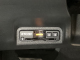 ハンドルの左下にETC2.0がついています。高速道路の料金所の通過も楽々です。カードの取り出しもしやすい場所についています。