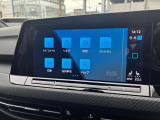 タッチパネルで直感的に操作可能なナビです。日本語表記で表示も見やすくなっており、フラットなガラス画面でお手入れも簡単です。