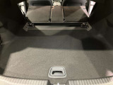 トランク容量は同一他社車両より広く、旅行やゴルフ等様々な場面で役立ちます。