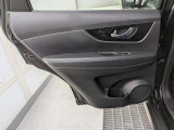 パワーウィンドウのスイッチですよ。運転席に居ながら窓を開け閉めのコントロールできます。