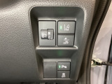 ハンドルの右側にはヘットライトリベライザーとHondaセンシング用のメインスイッチがついています。ヘッドライトリベライザーは道路状況や積荷の加重に応じてライトの高さを調節できます。