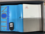 スマートキーは鍵をバッグに入れたままでもドアロックの開閉やエンジンのON・OFFができます。夜間や雨の日も鍵を探さなくて良いので便利です。