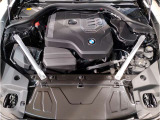 【BMWエンジン】革新的なガソリン・エンジン・テクノロジーによる高性能かつ高効率。レスポンスの良いパワーを発揮。常にスムーズな吸気を実現しアクセル開度にダイレクトに反応しドライビングを楽しく演出。