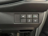 運転席周辺の操作スイッチです。テールゲートもスイッチ一つで操作できるのが便利です☆彡