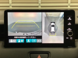 マルチビューカメラシステム搭載車です。お車の周囲を全方位でカバーします。後方・前方・両脇と、コンディションが悪い視界でもカラーモニターに映し出した映像がドライバーをサポートします。