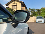 毎日使うドアミラーの状態確認に。鏡面のキズやカバーの擦れ、格納部の具合、装備有無も◎。