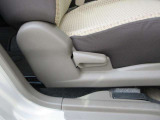 一人一人に合ったポジションにシートを細かく調整することが出来ます。長時間の運転でも疲れにくくなり、安心して運転することに寄与します。
